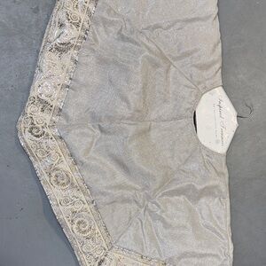 Elegant Silver Tree Skirt